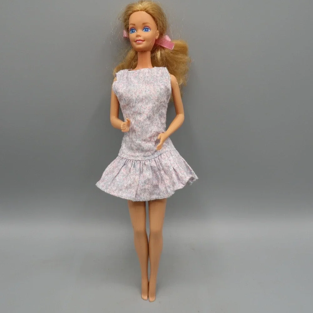 Vintage 90s Mattel Barbie Doll in Dress Blue Eyes Blonde Hair‎